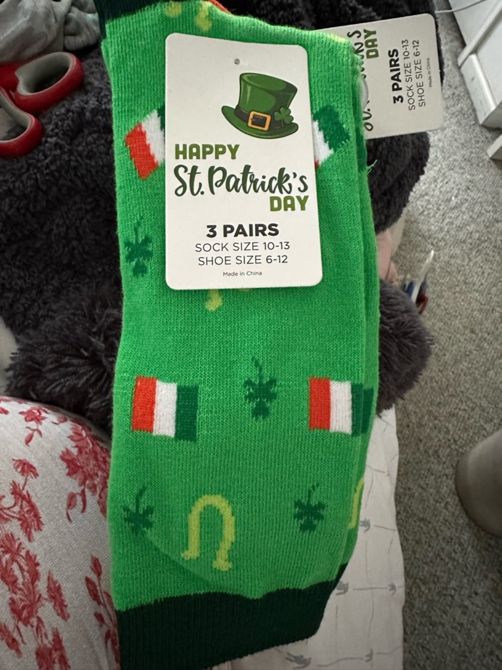 St. Patrick's Day universal Crew Socks - Green Shamrock & Flag Pattern (3 Pairs